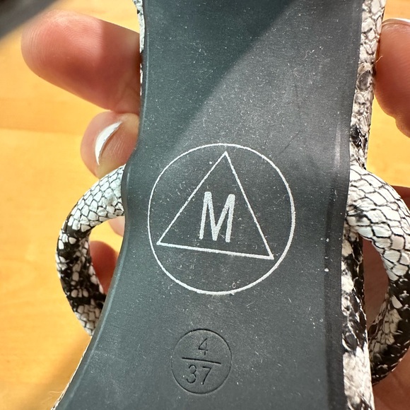 Missguided Snakeskin Strappy Heels Size 6.5 - Picture 10 of 11